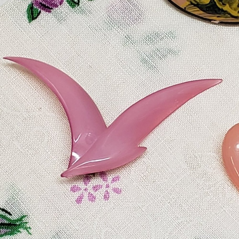 ❤ a lovely vintage brooch Lucite Seagull signed B & D denmark